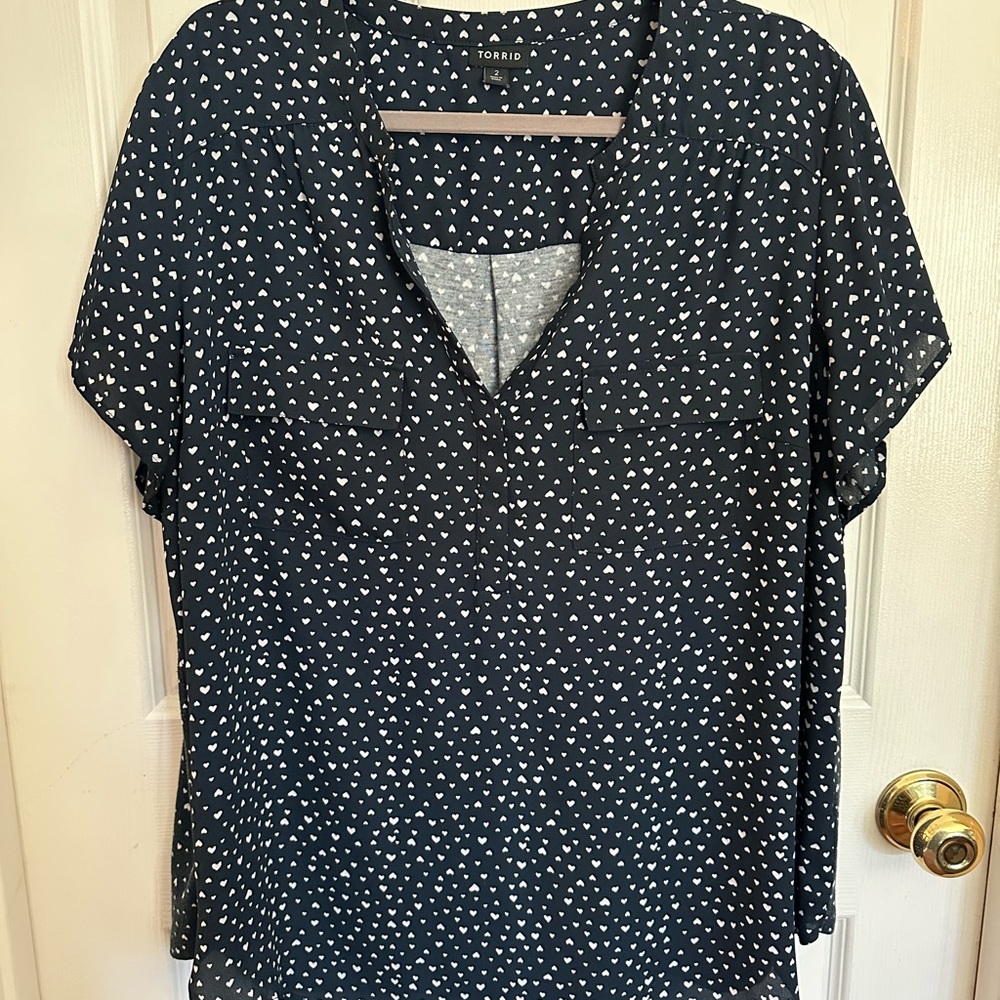GUC Torrid Navy Heart Pattern Blouse
